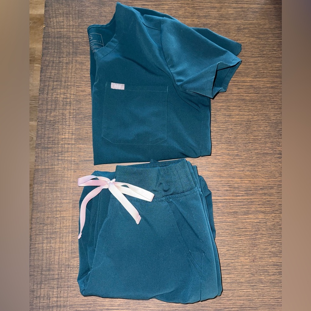 Figs Scrub Set